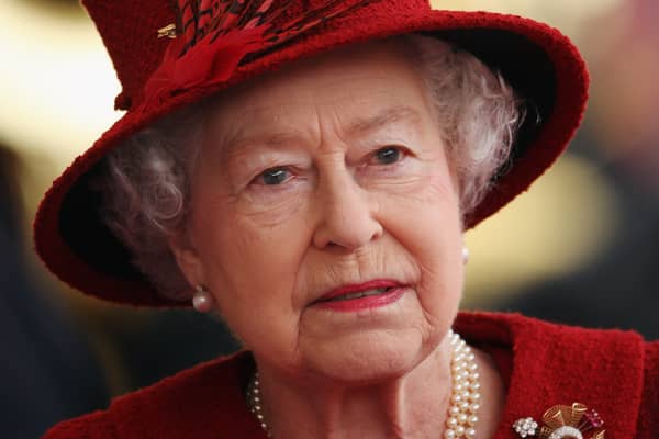  Queen Elizabeth II arrives to greet the Emir of Qatar, Sheikh Hamad bin Khalifa al Thani to her Windsor residence on October 26, 2010 in Windsor, England.  (Photo by Dan Kitwood - WPA Pool/Getty Images)