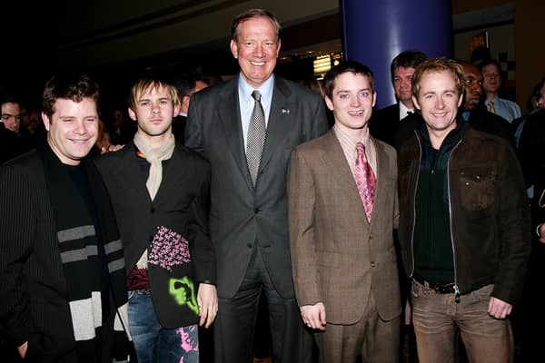 Actor Sean Astin, actor Dominic Monaghan, Governor George Pataki, actor Elijah Wood and actor Billy Boyd pose together at a special advance screening of "Lord Of The Rings: The Return Of The King" at the AMC Empire Theater on December 15, 2003 in New York City. (Photo by Evan Agostini/Getty Images)