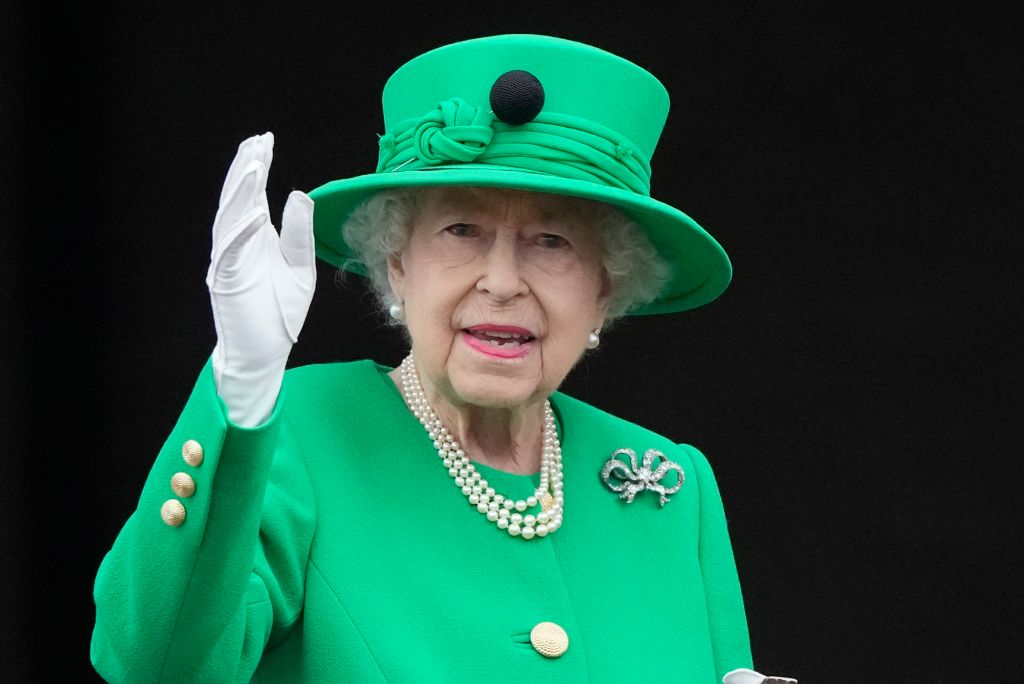 Royal glove maker reveals gloves adored by late Queen - how to buy - Vimarsana News