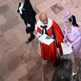 An amusing video has emerged of Katy Perry looking lost at Westminster Abbey for the coronation 