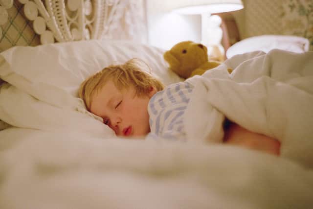 An expert shares 8 top tips on how to get your kids to sleep this summer. (Photo: Tim Graham/Getty Images)