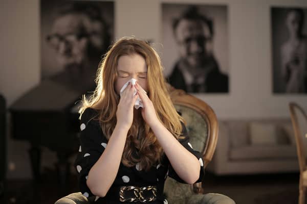 With cases on the rise, this is how to tell the difference between hay fever and Covid symptoms.