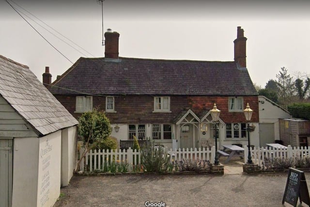 The Queens Head.
Chapel Road, Barns Green, Horsham RH13 0PS.
A 4 star rating on Trip Advisor with one reviewer calling it a "brilliant pub in a countryside setting".
Photo from Google Maps street view.