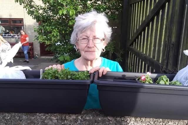 Dunvale resident  Anna O’Neill receiving her window box as part of
the Little Bit of Paradise Project, funded through NIHE's
Covid-19 Response Fund