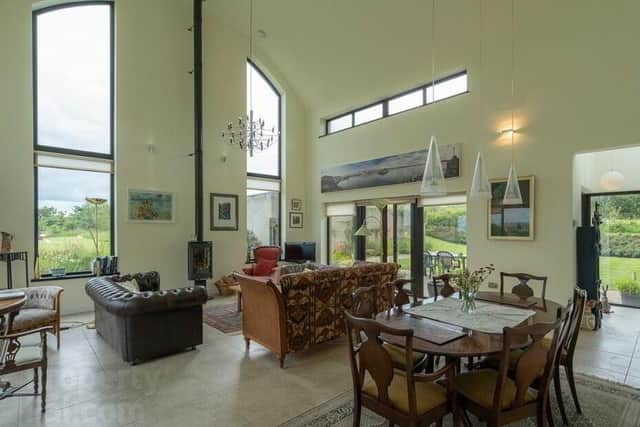The property has an open plan lounge with feature 18ft vaulted ceiling