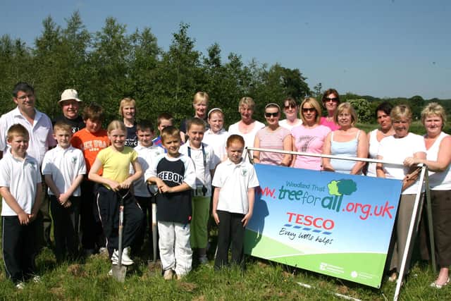 Pupils from Broughshane and Braidside Primary Schools who planted Oak trees at  Broushshane as part of a project with the Woddland Trust, which is sponsored by Tesco. Included are Roanna Balentine and Gregor Fulton of the Woodland Trust and staff from Tesco Ballymoney and Ballymena stores. BT24-127JC
