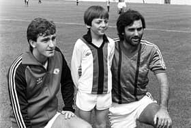 PACEMAKER PRESS INTL. BELFAST. Manchester Utd V Glentoran at the Oval. A friendly pre season match which featured N.I World Cup star Norman Whiteside playing for Man Utd, and George Best, the legendary N.I player who played for the Glens that day against the English team who discovered him. George Best had asked Glentoran of he could play as  a favour to his dad who had been a life long supporter of Glentoran. August 1982.
811/82/bw