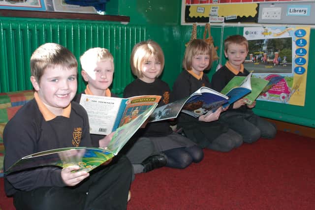 Enjoying their books are P3 Linn Primary School pupils,Tommie,Lewis,Courtney,Jayne and James.
LT10--007 PSB