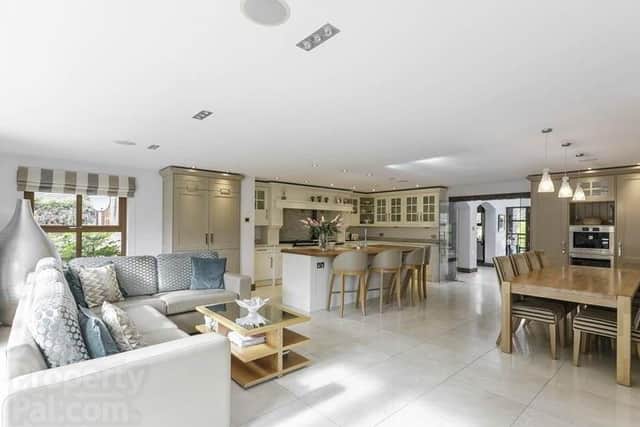 The property has a magnificent Open Plan Kitchen / Living / Dining area