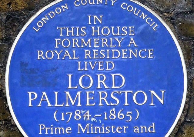 Blue plaque erected in 1961 by London County Council at Cambridge House, 94 Piccadilly, Mayfair, London W1J 7BP, City of Westminster. Picture: Wikimedia Commons