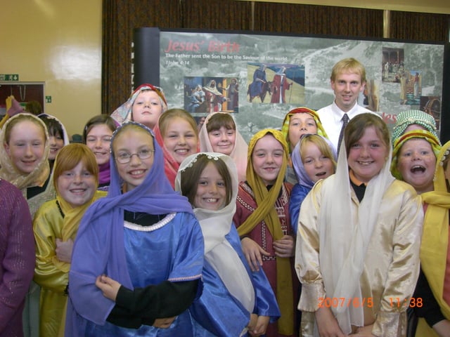 Acting Principal Mr.A.Ritchie with some pupils from Linn Primary School. LT24-604-CON