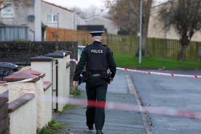 are currently in attendance at a security alert in the Enniskeen area of Craigavon this evening.
 
It is understood a device partially exploded. One male has been taken to hospital for treatment of injuries to their hands and chest.
 
A number of homes in the area have been evacuated.
