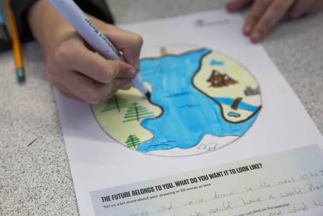 Competition launches to showcase young people’s art to
world leaders at COP26
(photo by Andy Aitchison / COP26)