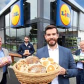 Irwin’s Bakery Proves a £50m Success With Lidl Northern Ireland: Lidl Northern Ireland has confirmed a new and expanded contract with Irwin’s Bakery for the full year ahead after a successful 20-year partnership deal worth more than £50 million. Under the new supply deal, worth £2.7 million annually, the family-run bakery will continue to supply customer favourites including Nutty Krust batch bread, Irwin’s Veda malted loaf and Jammy Joeys buns to 202 Lidl stores across the island of Ireland. Pictured announcing the new supply contract are (L-R) Michael Murphy (Chief Executive Irwin’s Bakery), Ross Irwin (Director Irwin’s Bakery), Ben Woods (Supply Chain Executive Lidl Northern Ireland) and Brian Irwin (Chairman Irwin’s Bakery).