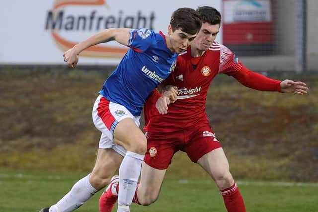 Linfield’s Cameron Palmer (left) battling with Stephen Teggart on Saturday. Pic by Pacemaker.