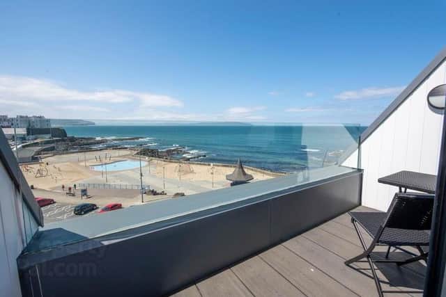 This spectacular penthouse apartment offers stunning panoramic views