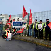 UNITE pickets at the Lurgan Road entrance to Glen Dimplex on Wednesday morning. INPT45-200.