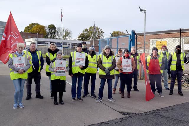 UNITE pickets at the Church Road entrance to Glen Dimplex on Wednesday morning. INPT45-201.