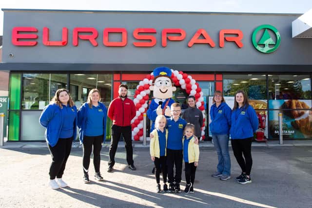 Members of the Glenavy Youth Project helped mark the official opening of EUROSPAR Glenavy Village recently, the brand new supermarket shopping experience for the local community. Community volunteers were joined by EUROSPAR Glenavy Villageâ€TMs Community Champion, Dylan McKenna and Customer Advisor, Eimear McKnight on the opening day