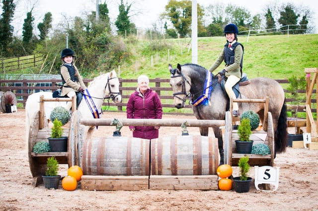Pony League champion Kerry McGrady, Copybush Moonbean and reserve champion Eva Kennedy, Casey