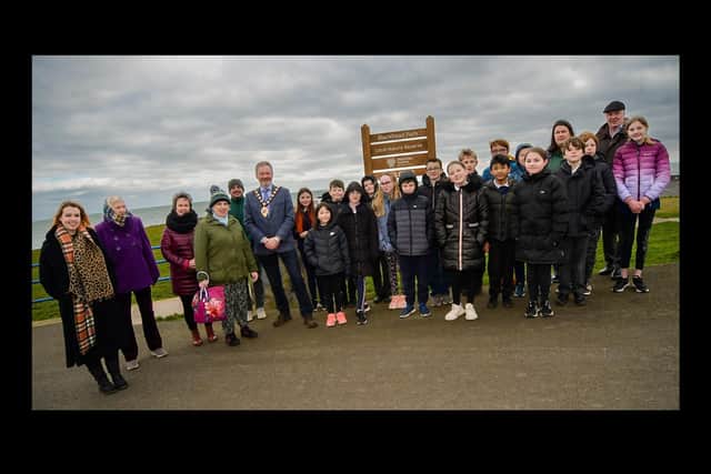 Volunteers, local school children and council representatives at Blackhead Path.
