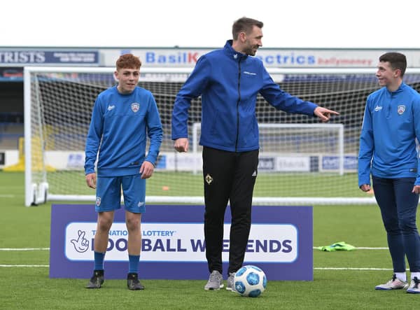 Gareth McAuley pictured with two of Coleraine under 20s’ rising stars