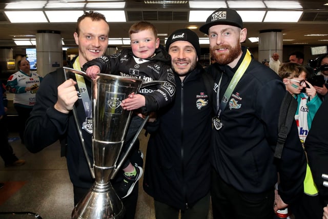 The  Belfast Giants are met by Dáithí’ Mac Gabhann as they arrive at Belfast International Airport today after being crowned Premier Sports Elite League champions after defeating Sheffield Steelers yesterday.    Photo by William Cherry/Presseye