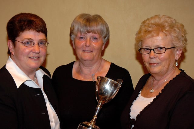 Janet Porteus presents the Derryloran ladies bowls pairs winners' trophy to Tillie Dardis and Joan Carson.