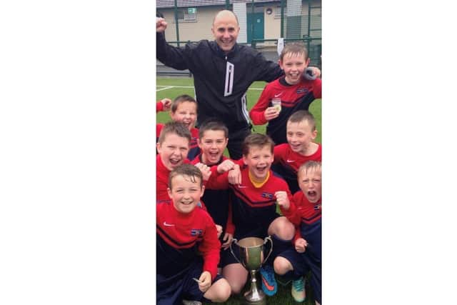 Derby County player Darren Robinson with his former teacher Stephen Blevins and team mates from Orchard County Primary School in Portadown.