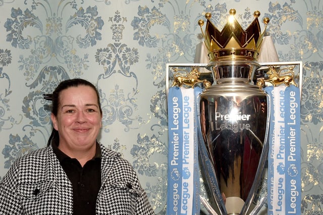 Jenny Hamill pictured with the EPL Trophy. INPT18-207.