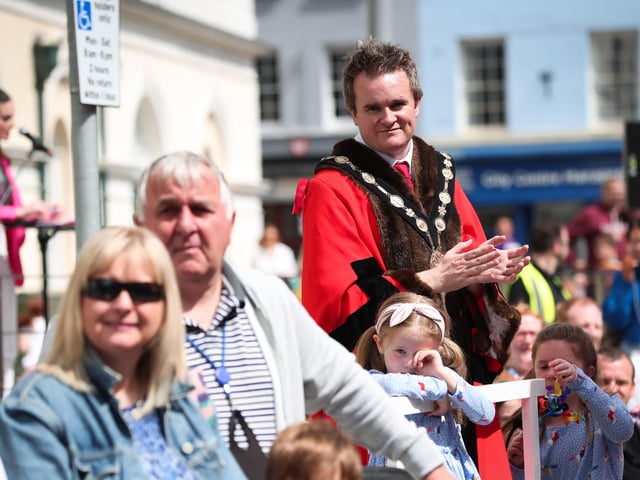 Press Eye - Belfast - Northern Ireland - 7th May 2022 -
Mayor of Lisburn & Castlereagh City Council, Alderman Stephen Martin and his family enjoyed celebrating with the Lisburn & Castlereagh community at the Mayorâ€TMs Carnival Parade and Family Fun Day.
Groups and organisations within the Lisburn and Castlereagh community joined with the council to bring a very successful †̃Rainbows and Umbrellas - Brighter Days Aheadâ€TM Mayorâ€TMs Carnival Parade and Family Fun Day to the city. Over 11,000 enjoyed the day which culminated in Wallace Park with musical, crafts, horticulture and funfair amusements to name a few of the activities.
Photo by Kelvin Boyes / Press Eye.