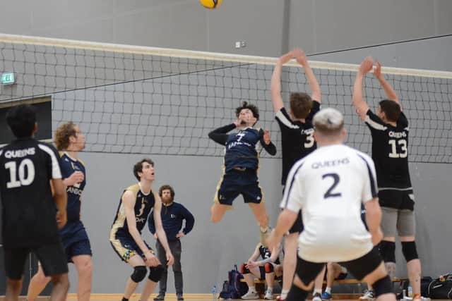 Thursday’s match was an epic battle between last and second last in the First Division, as the two Northern Irish universities took to the court to prove their worth outside of the lecture theatres