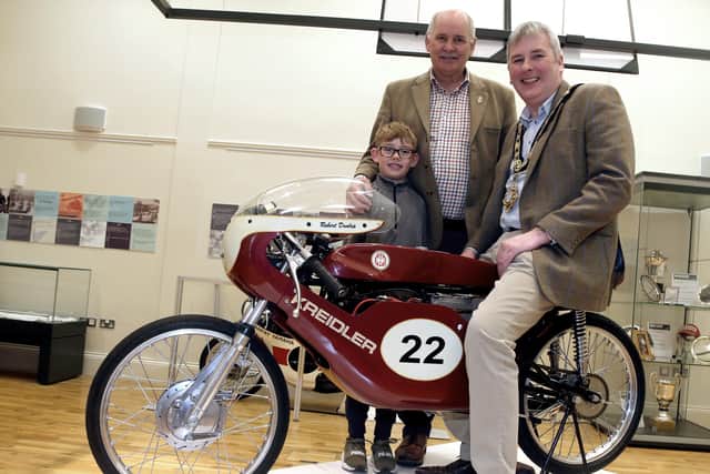 The Mayor of Causeway Coast and Glens Borough Council, Councillor Richard Holmes, recently visited the new ‘The Race and the Places’ exhibition at Ballymoney Museum. Joining the Mayor was Robert Dixon and his grandson, Bobby Acheson