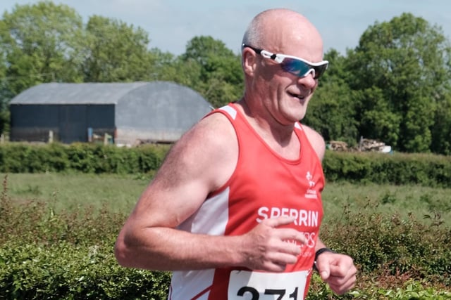 Raymond Thom running in the Washingbay Green Run