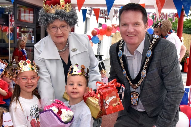 Millington Nursery pupils, Zoe Donaldson and Freddie Hall present flowers to 'The Queen' during her Jubillee party visit. Also included is Mayor Glenn Barr. INPT22-223.