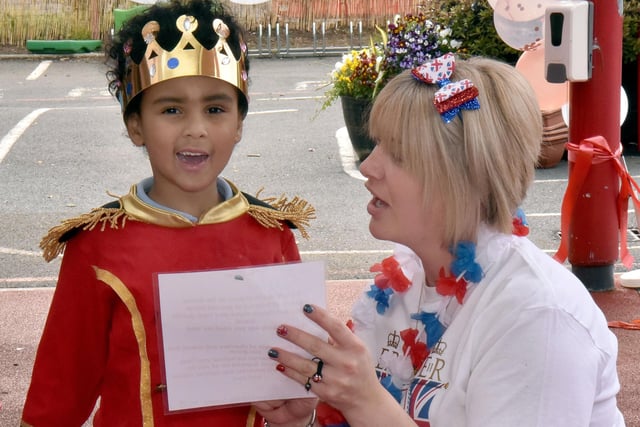 Millington Nursery School pupil, Ezra Fiddes (4) reads a poem for 'The Queen' with the help of nursery assistant, Nichola Lutton. INPT22-220.