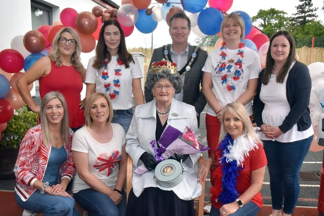 Staff of Millington Nursery School with 'The Queen' AKA Mrs Iris Mullen and Mayor of ABC Council, Councillor Glenn Barr during the school's Jubilee Party. INPT22-228.