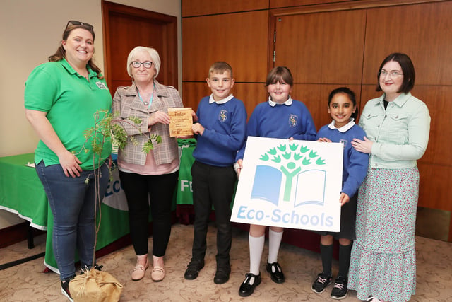 Central Primary School receive their Eco Flag