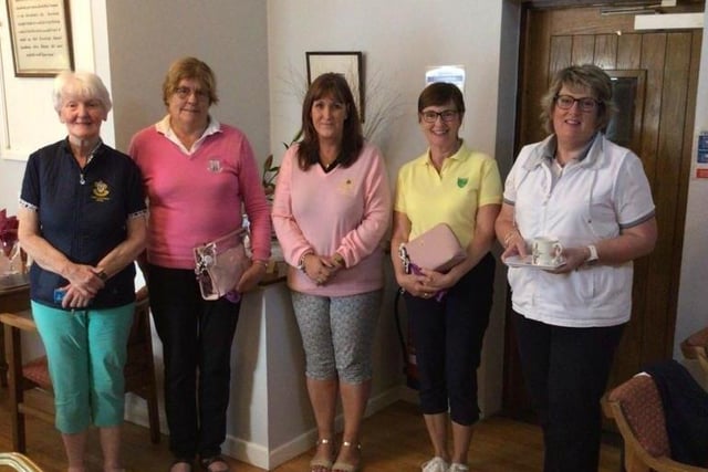Lady Captain Jane Clarke, centre with her lady visitor prize winners