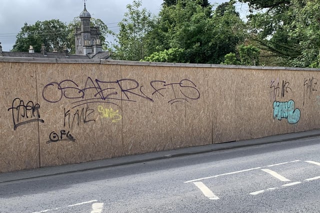 A fence in Killycomain has been defaced by graffiti.