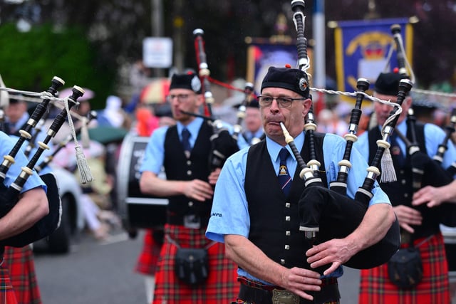 The sound of the pipes fills the air in Castlecaulfield. Picture : Arthur Allison/Pacemaker Press