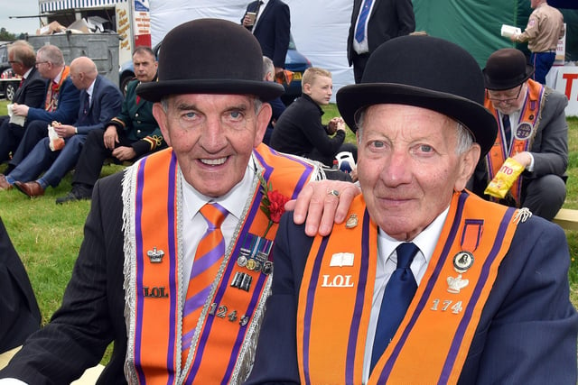 Jim Allen, left, and George Emerson from Armagh District had a good catch-up at the field in Armagh yesterday. NL28-216.