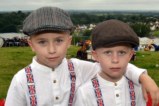 Peaky Blinders...Eric Lyttle (8) and Thomas Waring of Lottery Fife And Drum Band, Markethill. NL28-223.