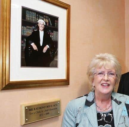 Vi Boyd unveiled a plaque at the Raymond Boyd Suite in 2006.