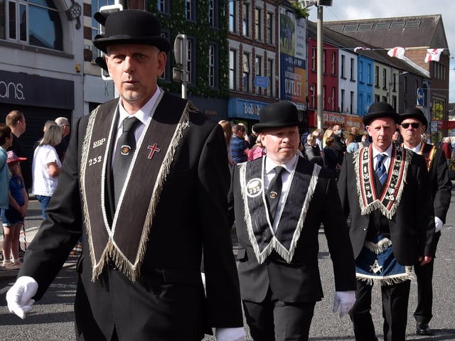 Portadown Orange WDM, Nigel Dawson in a different guise on the 13th. PT29-232.