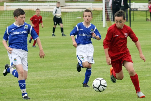 Dermot McDermot makes a run for NW & Coleraine Youth League, against Linfield, in the U12 Cup Final, during the Foyle Cup 2010.  2407GM20