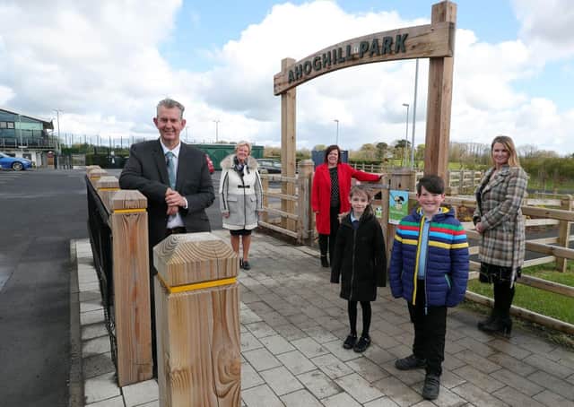 Pictured at Ahoghill Nature Park are MEA LAG Vice Chair, Alderman Audrey Wales MBE; MEA LAG Chair, Kelli McRoberts; Director of Community for Mid and East Antrim Borough Council, Katrina Morgan; Rory and Grace from Fourtown’s Primary School and DAERA Minister, Edwin Poots. Photo Kelvin Boyes/PressEye