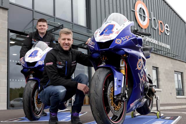 Ian Hutchinson with Alister Russell, team principal, Boyce Precision Engineering by Russell Racing, and the Yamaha YZF-R6 he will race in the Supersport class at the major road races in 2022.
 PICTURE: STEPHEN DAVISON.