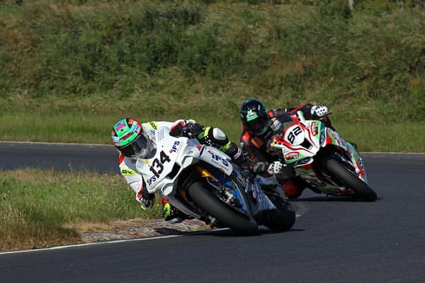 Alastair Seeley (IFS Yamaha) leads Derek Sheils (Roadhouse Macau BMW) at Kirkistown.