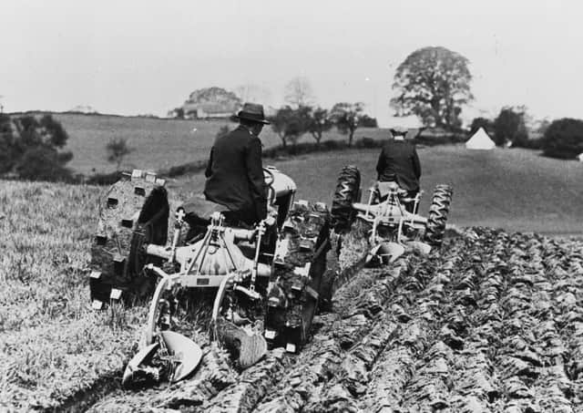 Harry Ferguson's three-point linkage system in action